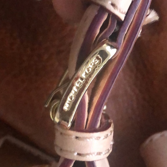 MICHAEL Michael KORS GRAYSON SPEEDY SATCHEL W/ Shoes - Picture 15 of 16